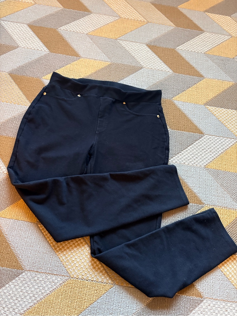Michael Kors Black Pull-On Stretch Slim Ankle Pants, Size L
